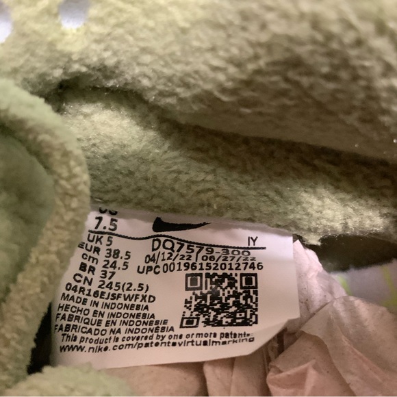 New Nike Dunk Low “Honeydew Fleece” Women’s size 7W DQ7579-300 - Picture 11 of 11